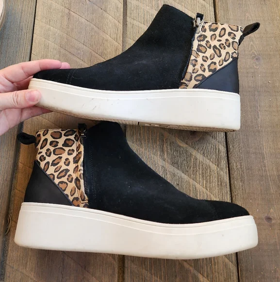 Toms Black Leopard Print Slip-On Sneakers Booties Sz 7.5 - Picture 1 of 9
